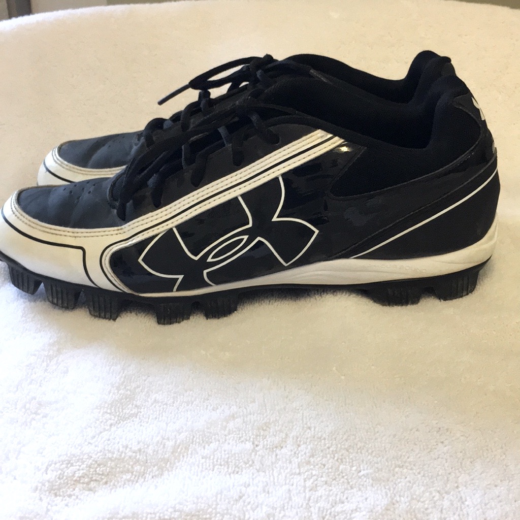 Mens / Woman Softball- Baseball Cleats . Used For One Season